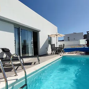 villa-la-asomada-playa-blanca.in-canary-islands.com/