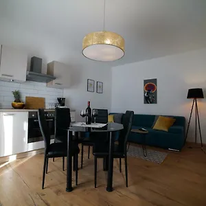 villa-korona-apartments.hotelinzadar.com/